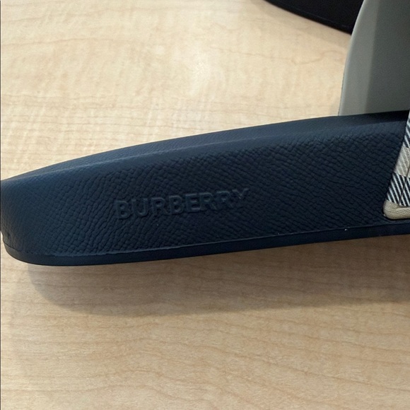 Stylish Beige and Black Slide Sandals - Picture 3 of 5